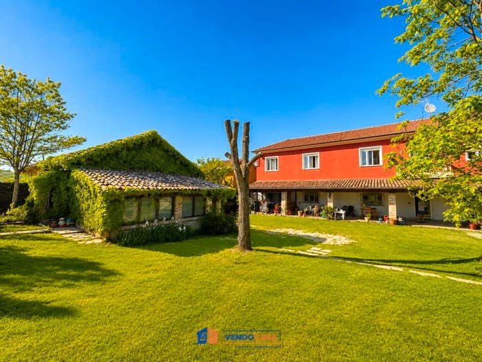 Casa con 5 locali in vendita in Via San Grato, Castagnole delle Lanze