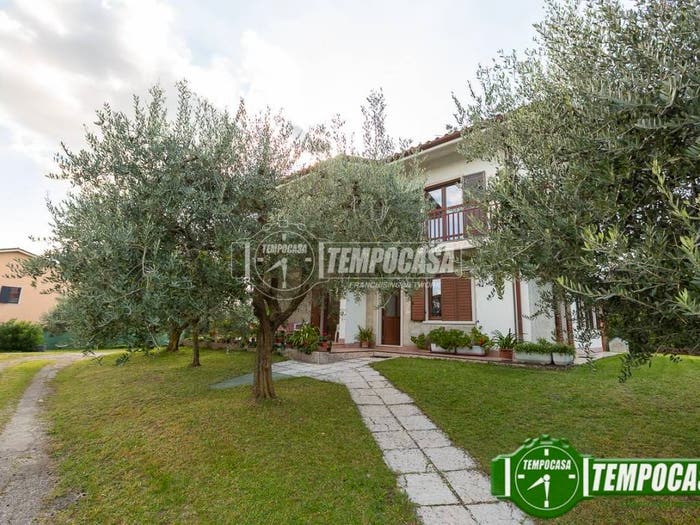 Casa con 6 locali in vendita in Via Magenta, Bussolengo