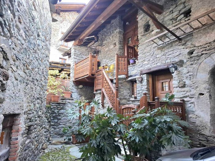 Casa trilocale in vendita in Frazione Ville, Centro, Arnad
