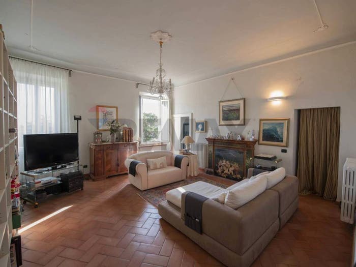 Casa con 6 locali in vendita in Frazione Piticchio, Piticchio, Arcevia