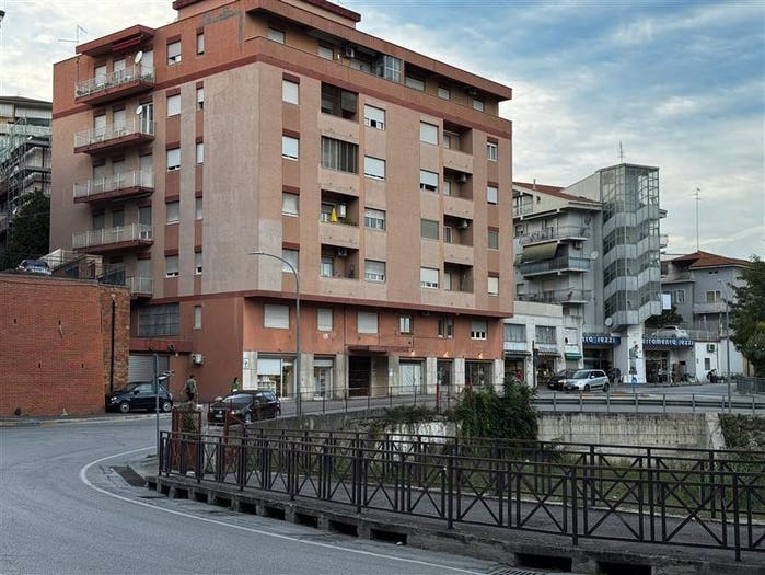Appartamento con 6 locali in vendita in Via Ferro di Cavallo, Centro, Lanciano