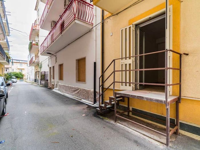 Appartamento trilocale in vendita in Via Vittorio Emanuele, Letojanni