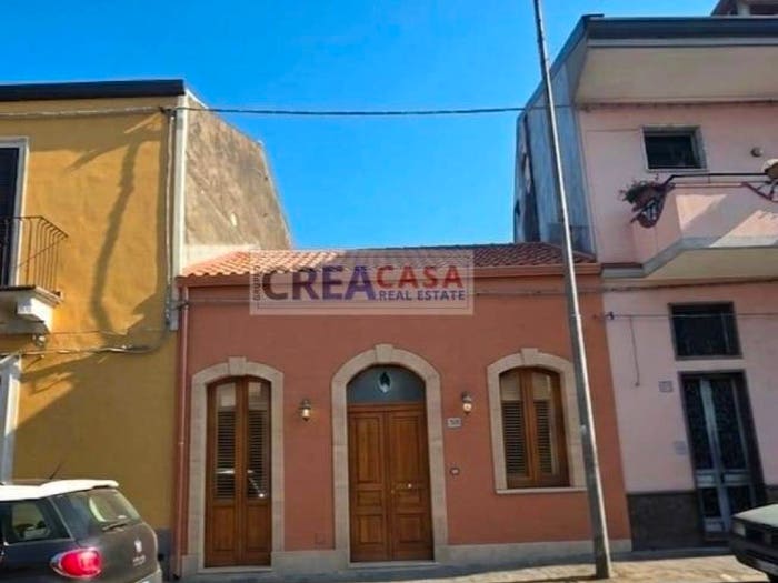 Casa con 6 locali in vendita in via Roma, Fiumefreddo di Sicilia