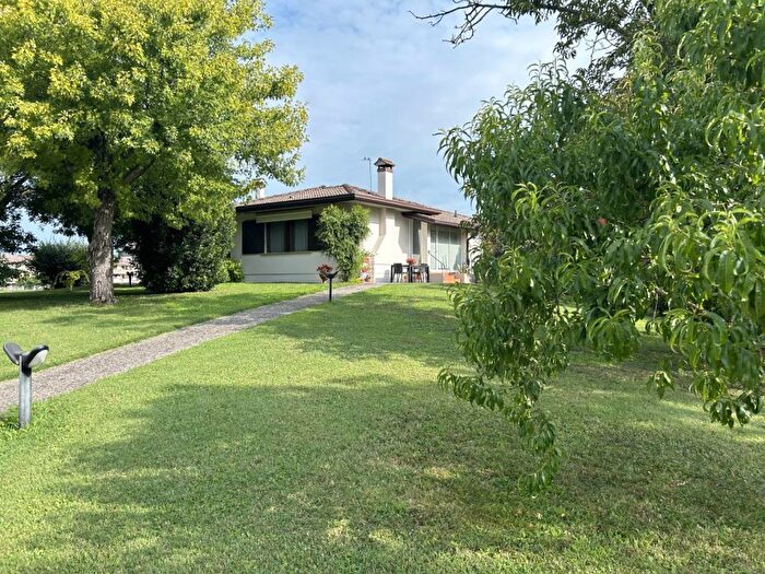 Casa con 6 locali in vendita in Via Scapacchio, Centro, Saccolongo