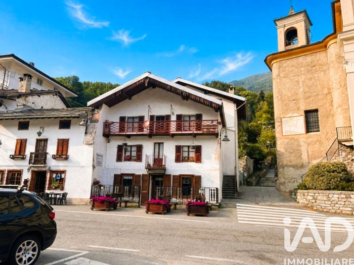 Appartamento quadrilocale in vendita in Piazza PIAZZA CENTRALE, Centro, Ala di Stura