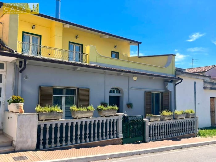 Appartamento quadrilocale in vendita in Via Marco Iachini, Centro, Nereto