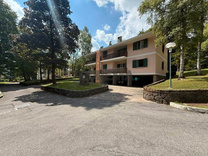 Appartamento quadrilocale in vendita in Via Papa Giovanni XXIII, Centro, Castione della Presolana