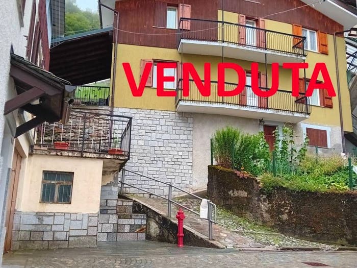 Casa quadrilocale in vendita in Via Roma, Pedesina