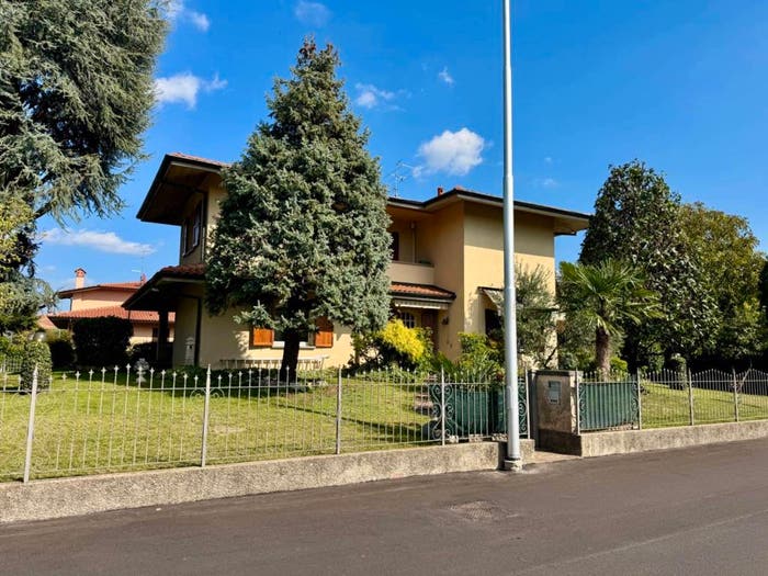 Casa con 6 locali in vendita in Via Sant'agostino, Azzano San Paolo
