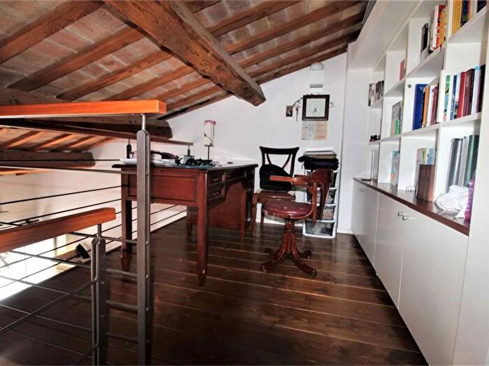 Appartamento con 5 locali in vendita in Via Vittorio Veneto SNC, Centro, Urbino
