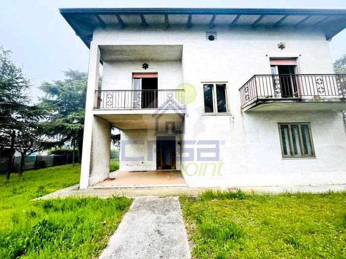Casa con 6 locali in vendita in Strada San Fermo, Centro, Piubega