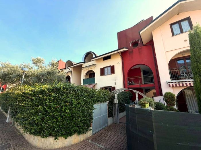 Appartamento quadrilocale in vendita in Via Umberto I, Piscina