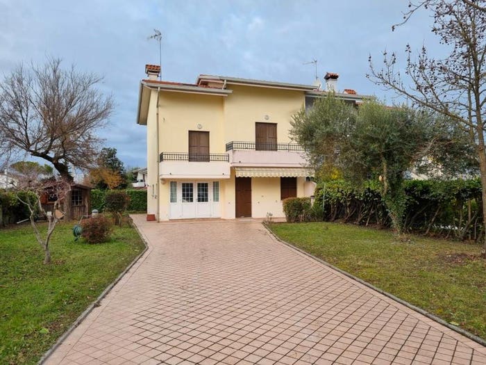 Casa con 6 locali in vendita in Via Giovanni Bottari, Centro, Latisana