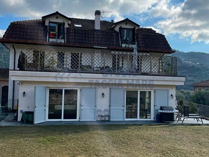 Casa quadrilocale in vendita in Strada Ciaixe, Centro, Camporosso