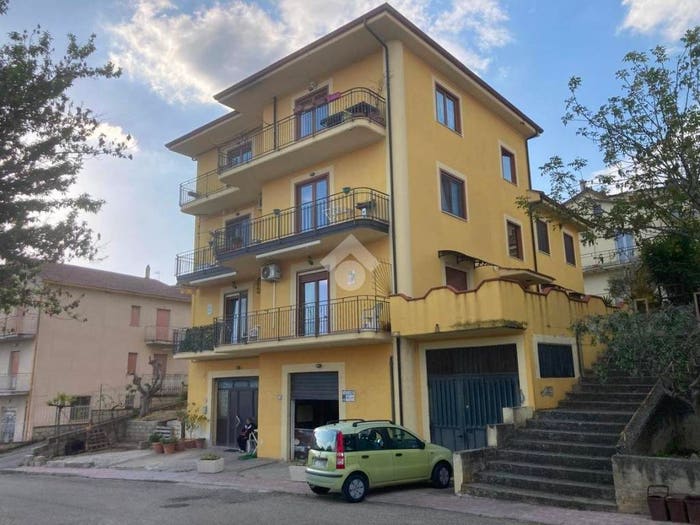 Appartamento trilocale in vendita in Via marmorale, Paduli