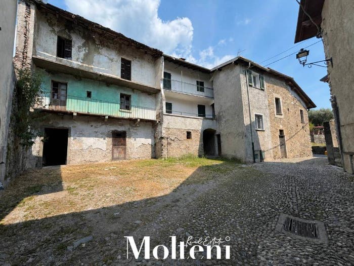 Casa con 6 locali in vendita in Piazza Sant'Antonio, Maggiana, Mandello del Lario