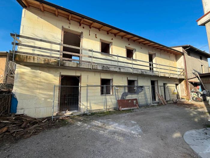 Casa con 6 locali in vendita in Via Tre Innocenti, Centro, Montichiari