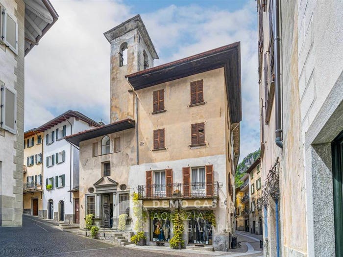 Casa con 6 locali in vendita in Via Paolo Bossi, Centro, Chiavenna