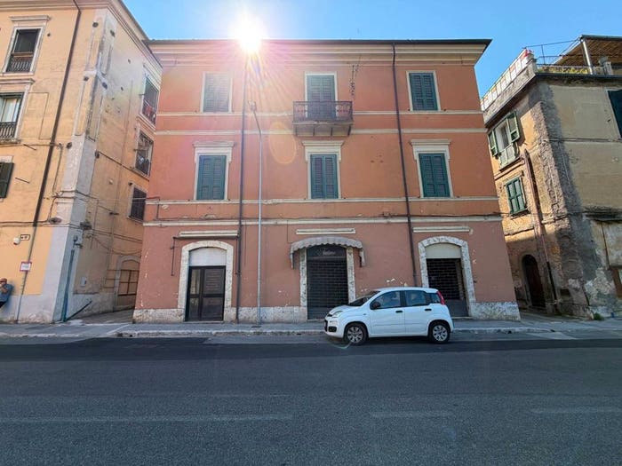 Appartamento con 6 locali in vendita in Strada Regionale Valle del Liri, Centro, Isola del Liri