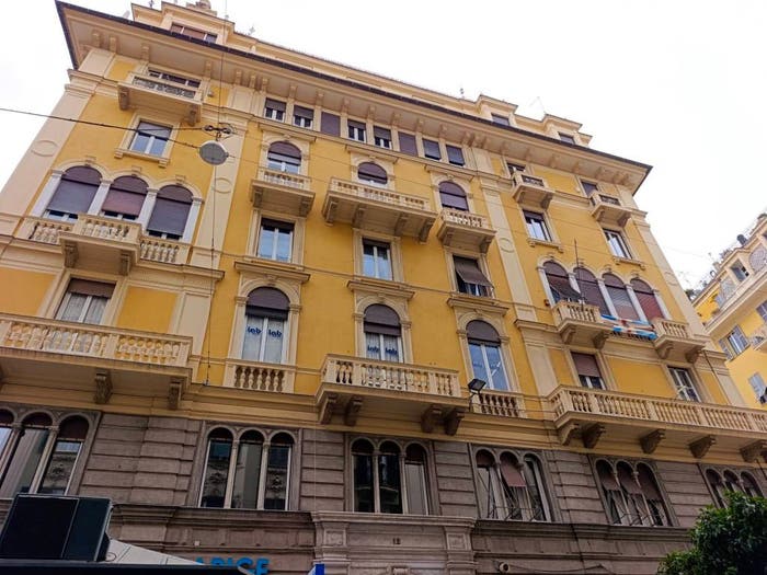 Appartamento con 5 locali in vendita in Via Cesarea, Quadrilatero, Genova