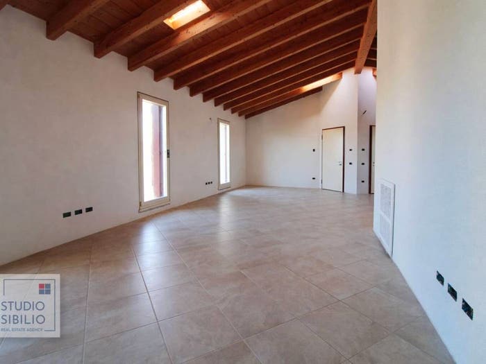 Appartamento trilocale in vendita in Centro, Commessaggio