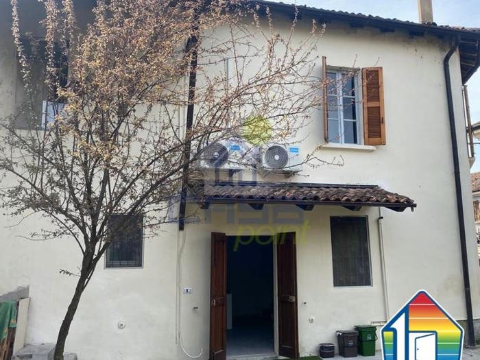 Casa quadrilocale in vendita in Via Vittoria, Centro, Salvirola