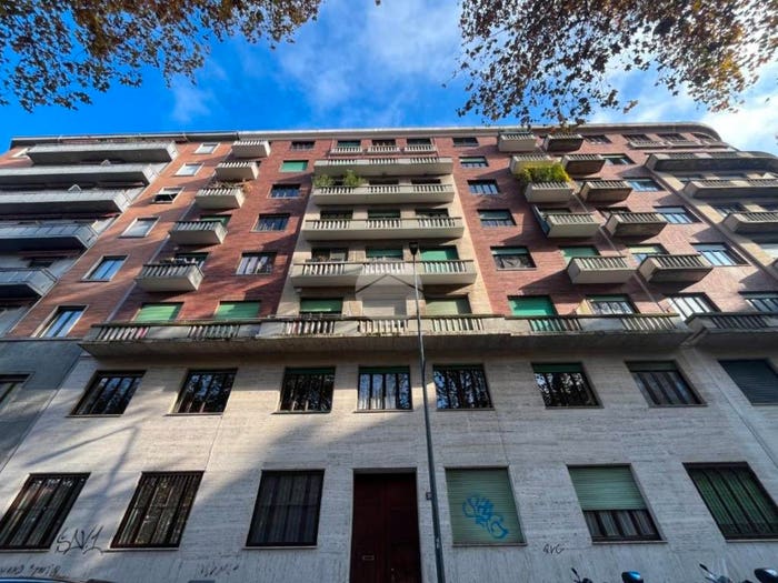 Appartamento quadrilocale in vendita in Piazza Giuseppe Grandi, Porta Vittoria, Milano