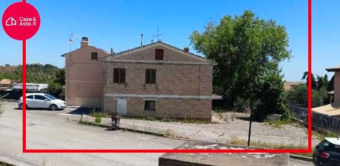 Casa con 6 locali in vendita in Str Faleriense a Valle, Falerone