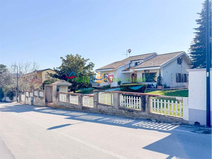 Casa con 6 locali in vendita in Via San Martino, San Martino Bassa, Città Sant'Angelo