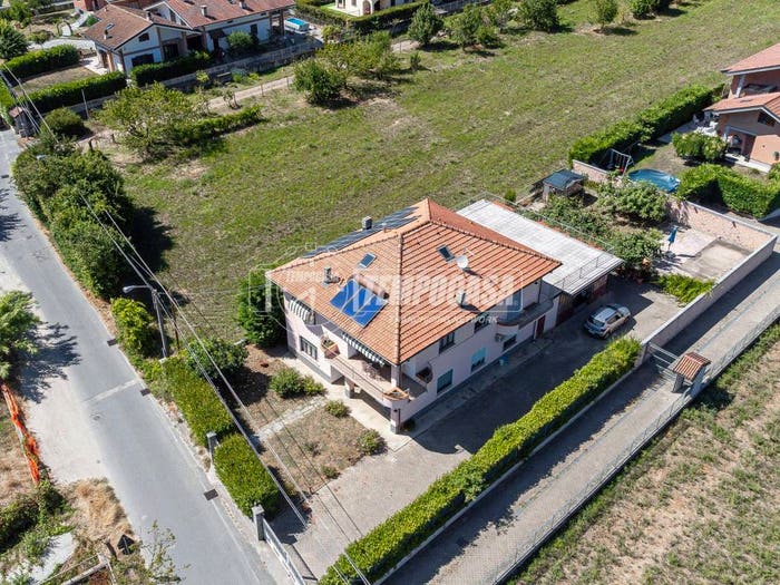 Casa con 6 locali in vendita in Via Peroldrado, Centro, Caprie