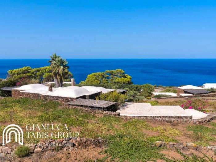 Casa con 6 locali in vendita in Via Sotto, Pantelleria
