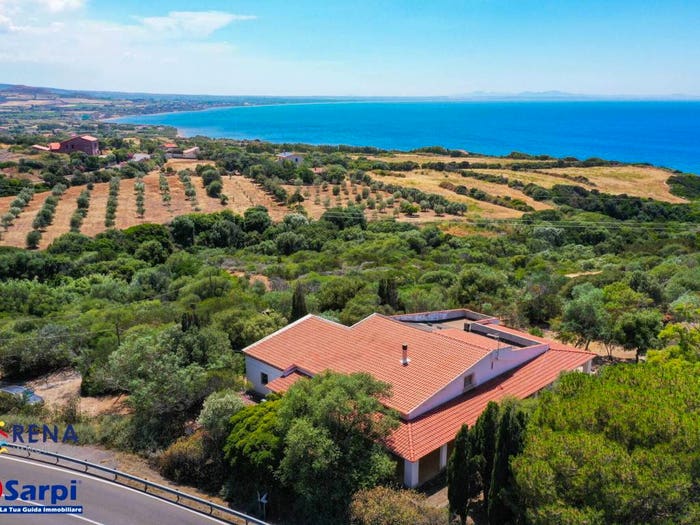 Casa con 6 locali in vendita in Strada Statale dell'Anglona, Castelsardo