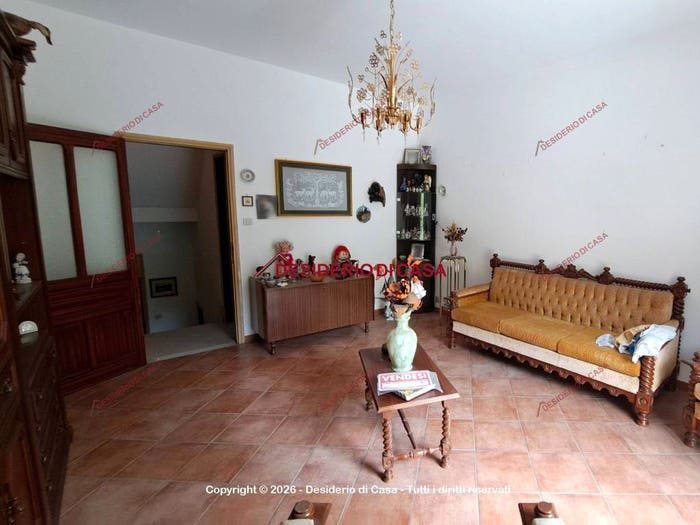 Casa con 6 locali in vendita in Via Collesano, Isnello