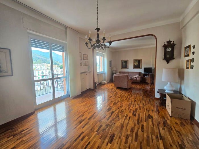 Appartamento con 5 locali in vendita in Salita Cataldi, Sestri Ponente, Genova