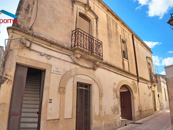 Casa con 6 locali in vendita in Via Lo Barca, Giurdignano