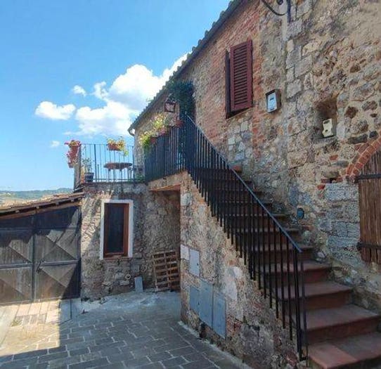 Casa con 6 locali in vendita in Via Della Piazza, Monticiano