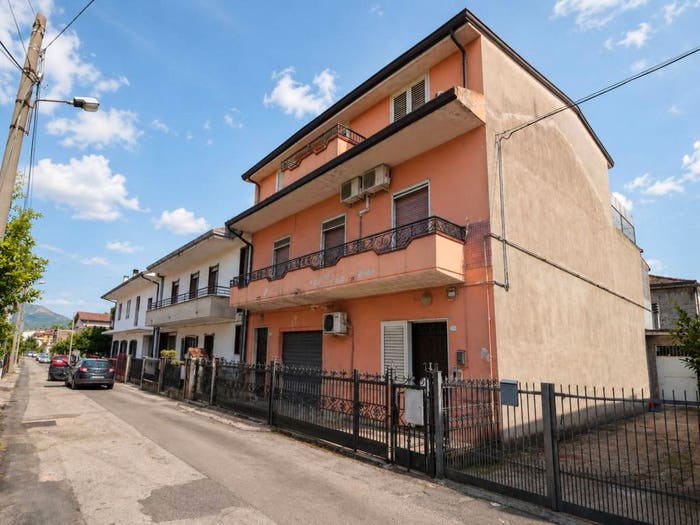 Casa con 6 locali in vendita in Via Silvio Pellico, Centro, Vairano Patenora