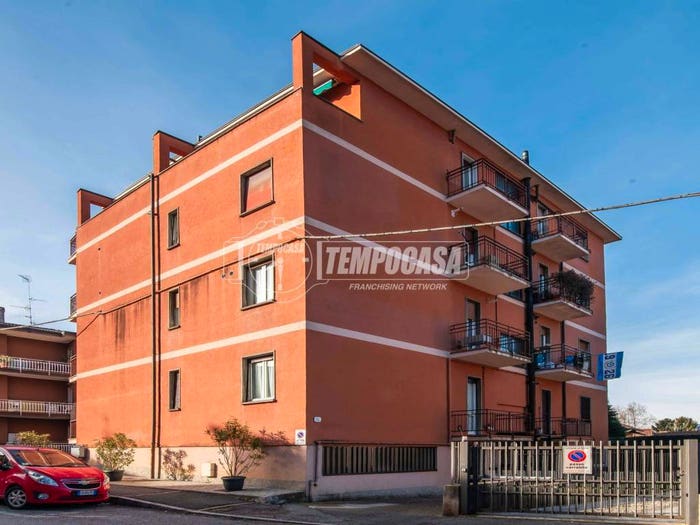 Appartamento trilocale in vendita in Via Don Bosco, Lora, Como