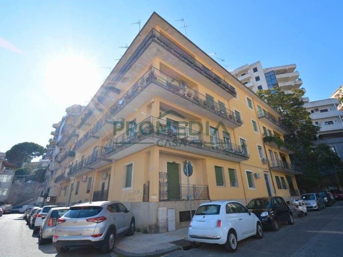 Appartamento con 5 locali in vendita in Via Acqua del Conte, Tirone, Messina