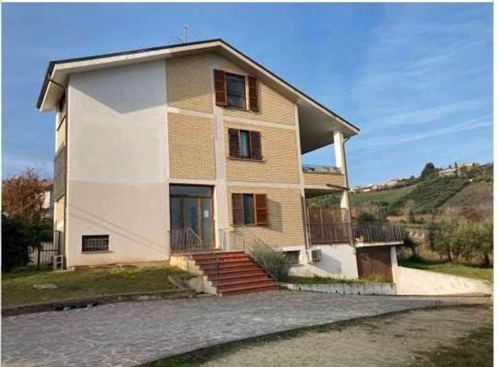 Appartamento con 6 locali in vendita in Via Anelli Fieramosca, Chieti Città, Chieti
