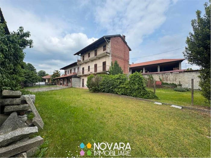 Casa quadrilocale in vendita in Via Giuseppe Mazzini, Centro, Fontaneto d'Agogna