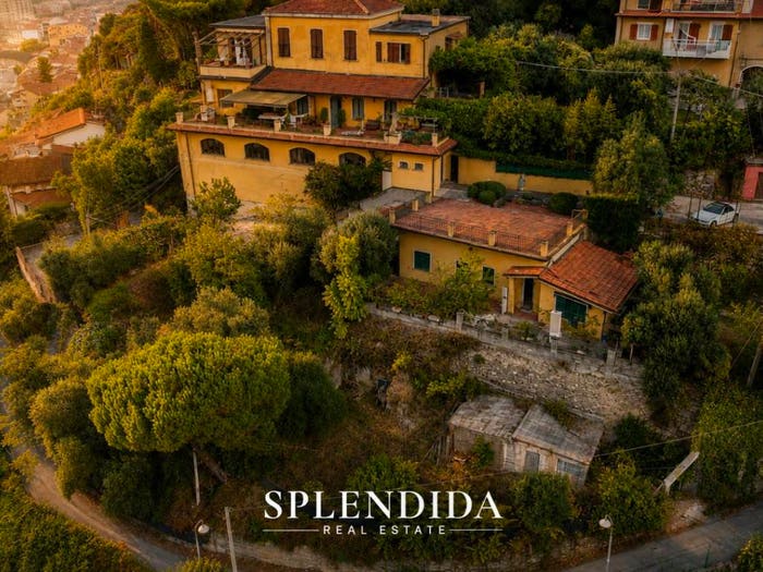 Casa con 6 locali in vendita in Via Porta Quaranta, Centro, Massa
