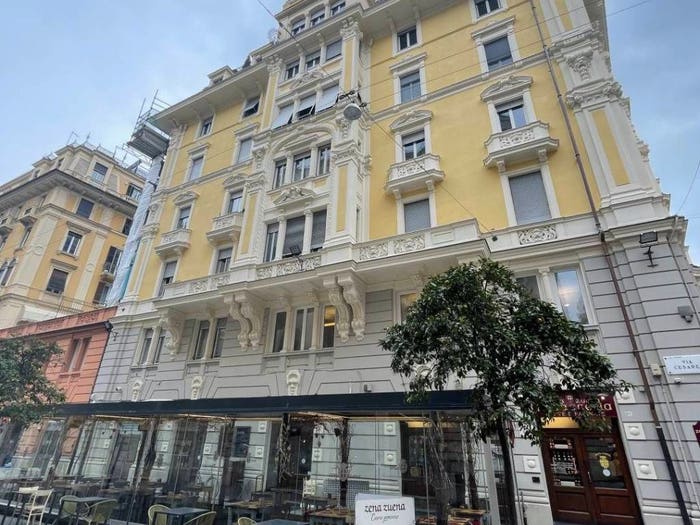 Appartamento con 6 locali in vendita in Via Ippolito d'Aste, Quadrilatero, Genova