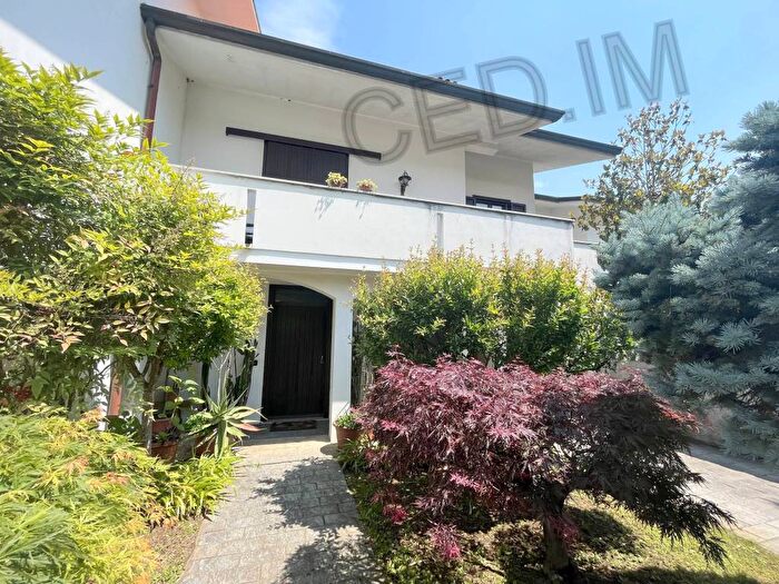 Casa quadrilocale in vendita in Via Papa Giovanni XXIII, Arluno