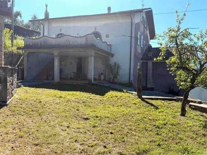 Casa con 6 locali in vendita in Fivizzano