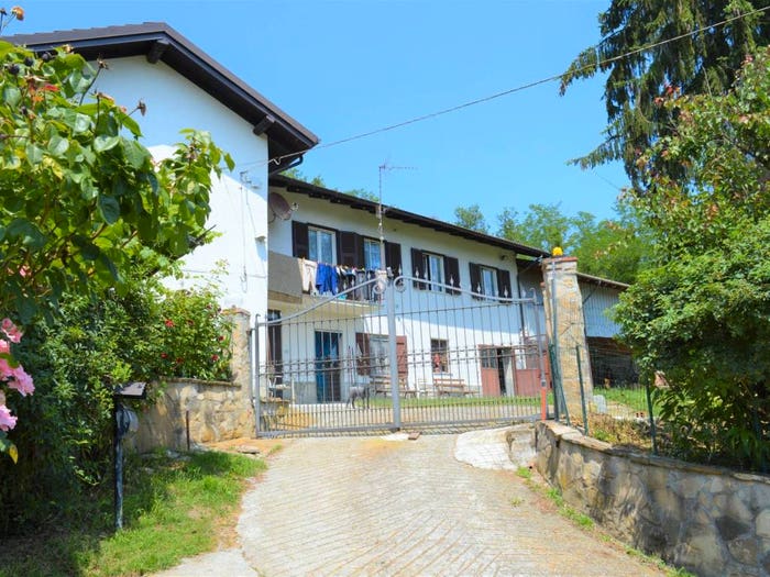 Casa con 6 locali in vendita in Pera, Merana