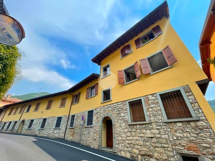 Appartamento trilocale in vendita in Via Scotti, Centro, Viadanica