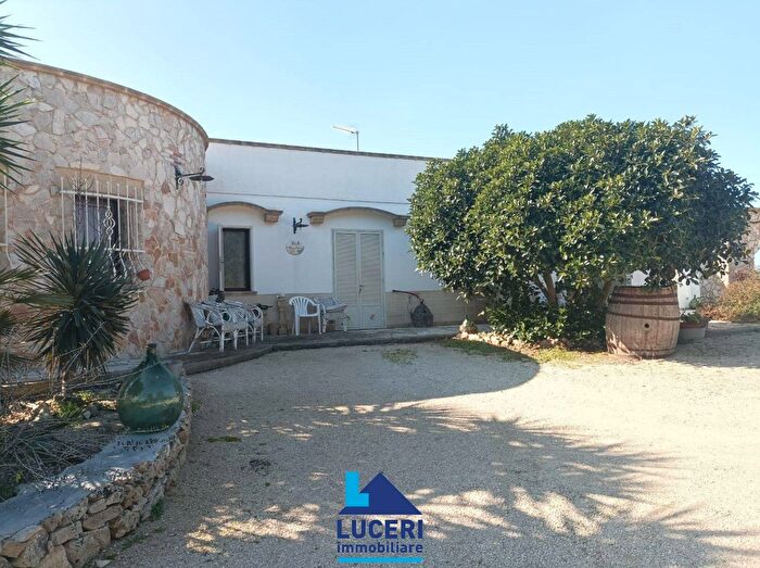 Casa con 6 locali in vendita in Sannicola