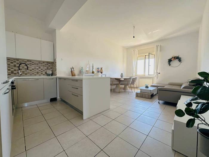 Appartamento trilocale in vendita in Via Mazzini, Montepaone Lido, Montepaone