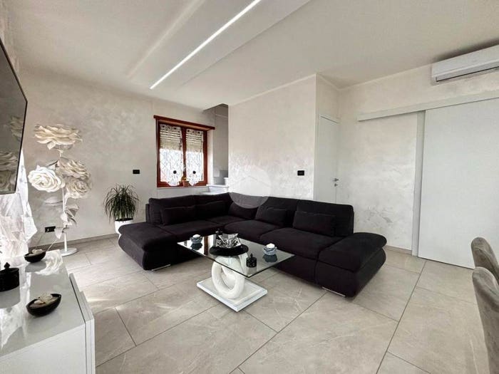 Appartamento con 5 locali in vendita in Via Stazione, Centro, None